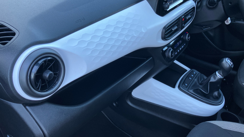 Hyundai i10 1.0 MPi Premium 5dr Petrol Hatchback